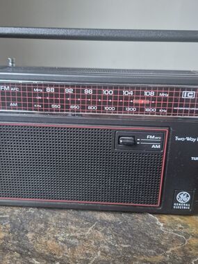 GE General Electric AM FM Portable Radio Two-Way Black Model 7-2660D Vtg Tested!